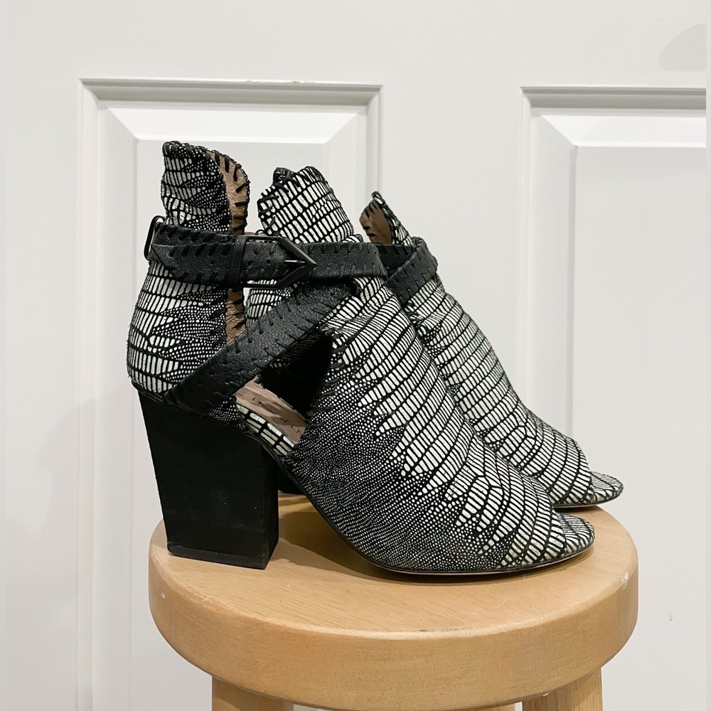 House of Harlow 1960 Minnie Leather peep toe bootie sz37.5(7.5)